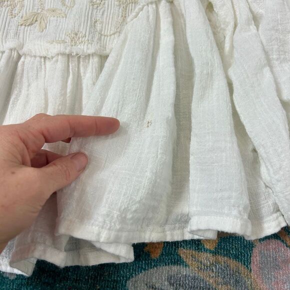 House of Harlow 1960 Blouse Small White Embroidered Floral Babydoll Peasant - Picture 4 of 15